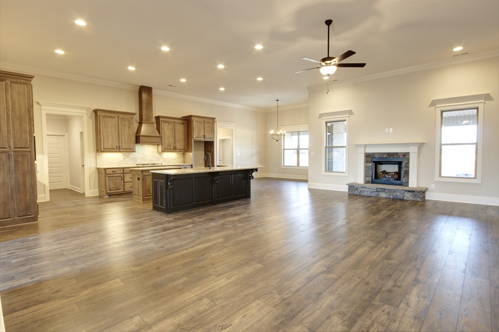 12 Foot Ceilings In Main Living Areas